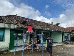 Danramil 0801/06 Bandar Pimpin Langsung Pembongkaran Kantor Koramil Dalam Renovasi