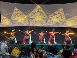 Pentaskan Lakon Sarip Tambak Oso, Ludruk anak – anak Kampung Kenjeran Tampil di PENS