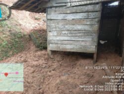 Kepedulian Babinsa 0801/09 Sudimoro Tinjau Lokasi Tanah Longsor Yang Menimpa Rumah Warga