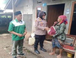 Kapolsek Lumbang dan Ansor Salurkan Sedekah untuk Lansia dan Dhuafa di Desa Pancur