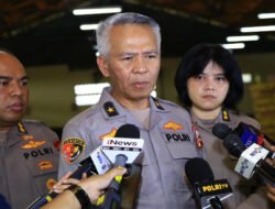 Slog Polri Percepat Distribusi Bantuan ke Tiga Provinsi Terdampak Bencana Melalui Jalur Udara dan Laut