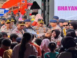 Kapolri Tinjau Posko Pengungsian di Aceh Tamiang, Salurkan Bantuan ke Korban Bencana