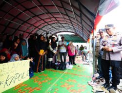 Tinjau Pengungsian di Aceh Tengah, Kapolri Tekankan Percepatan Perbaikan Akses hingga Distribusi Bantuan