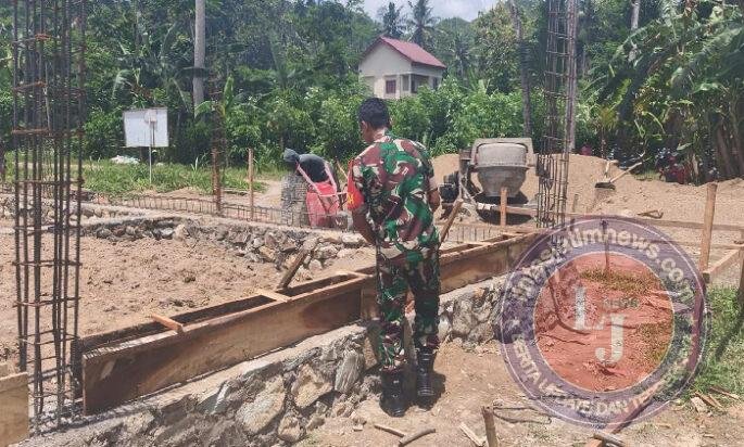 Babinsa Koramil 0801/01 Pacitan Dampingi Pembuatan Gedung KDMKP Diwilayah Binaan