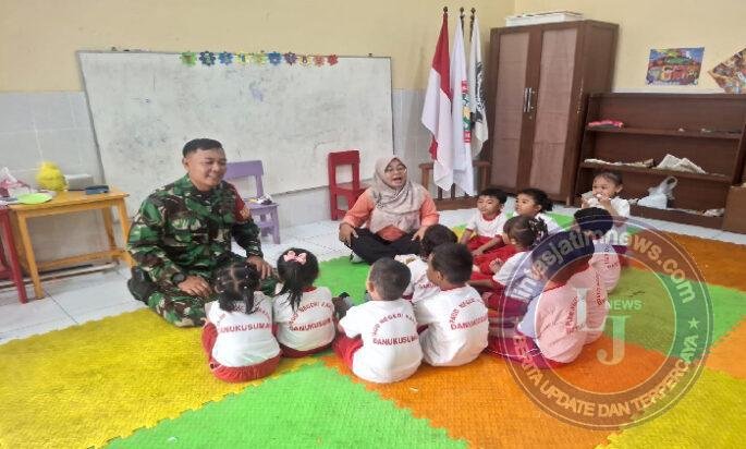 Babinsa Sambangi PAUD Kartini Motivasi dan Semangati Belajar