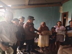 Polres Pasuruan Salurkan Bansos untuk Warga Terdampak Sambaran Petir di Desa Cowek