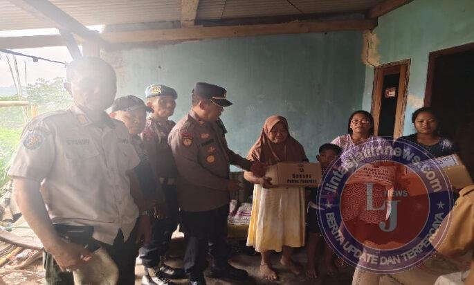 Polres Pasuruan Salurkan Bansos untuk Warga Terdampak Sambaran Petir di Desa Cowek