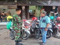 Wujud Kedekatan Babinsa Komsos Dengan Tukang Parkir