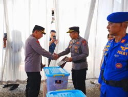 Wujud Empati, Kapolri Beri Bantuan kepada Anggota Polri Korban Bencana di Sumbar