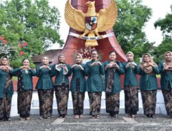 Ketua Persit KCK Cab.VX Kodim Pacitan Ikuti Ziarah dan Tabur Bunga Memperingati Hari Ibu Ke 97