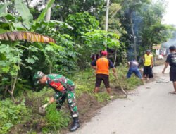 Kerja Bakti, Babinsa Kodim Ponorogo Bersama Warga Pembersihan Jalan Desa
