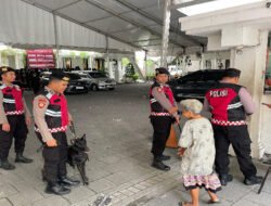 Ops Lilin Semeru Polda Jatim Libatkan Unit K9 Ditsamapta Laksanakan Patroli dan Sterilisasi Gereja