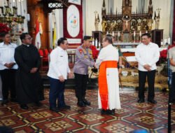 Tinjau 2 Gereja, Kapolri Pastikan Pengamanan dan Pelayanan Misa Malam Natal