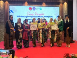 PC Fatayat NU Babat Raih Juara 1 Lomba Fashion Show Kebaya Kabupaten Lamongan 2025