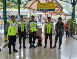 Pastikan Keamanan dan Kenyamanan Penumpang, Babinsa Purwosari Laksanakan Pemantauan Stasiun Kereta Api