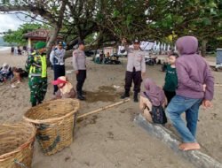 Sinergi TNI-Polri Jaga Keamanan Libur Nataru di Pantai Prigi Trenggalek