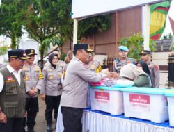 Wakapolri Tinjau Penyaluran Bantuan Polri untuk Warga Terdampak Bencana di Padang Pariaman