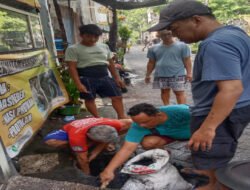 Di Tengah Keterbatasan Drainase, Warga Tanah Kali Kedinding Menjaga Lingkungan dengan Gotong Royong