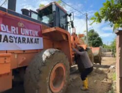 Kapolri Bantu Alat Berat untuk Percepat Pemulihan Jalan, Fasilitas Umum dan Rumah Warga Pasca banjir di Kab. Pidie
