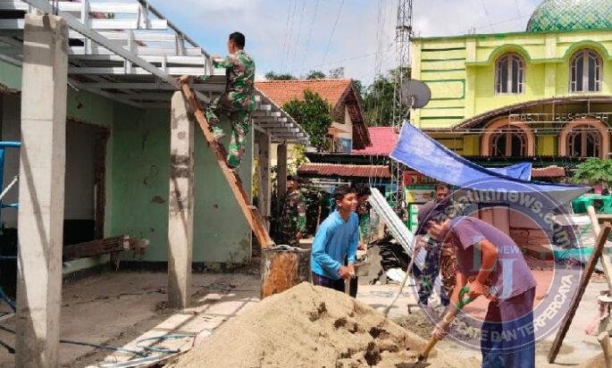 Penuh Semangat Para Anggota Saat Mulai Renovasi Kantor Makoramil 0801/06 Bandar