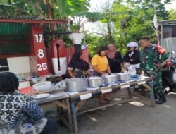 Motifasi UMKM, Babinsa Sewu Sambangi Pedagang Nasi Liwet di Wilayah Binaan