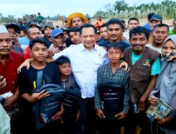 Mendagri Serahkan Bantuan ke Desa Geudumbak Kecamatan Langkahan, Aceh Utara