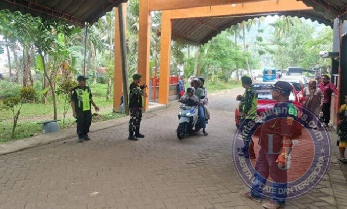 Libur Tahun Baru 2026, TNI-Polri Bersinergi Jaga Keamanan Wisata Pantai Prigi Trenggalek