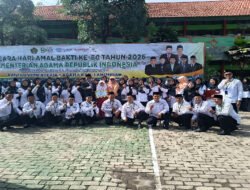 Guru MIN 2 Lamongan Ikuti Upacara HAB Kemenag Ke-80 dengan Khidmat