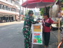 Motivasi Pelaku UMKM, Babinsa Kemlayan Beri Dukungan Kepada Penjual Cilok