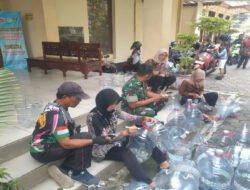 Inovatif dan Inspiratif, Babinsa Purwodiningratan Sulap Galon Bekas Menjadi Pot Tanaman