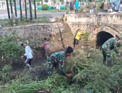 TNI-Polri dan Masyarakat Serta Beberbagai Komunitas di Ponorogo Adakan Pembersihan Lingkungan