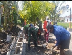 Babinsa Purworejo Karya Bakti Bangun Saluran Irigasi di Area Permukiman Warga