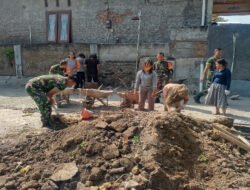 Babinsa Bantu Pembereman Jalan, Wujud Kepedulian terhadap Keselamatan dan Kenyamanan Warga