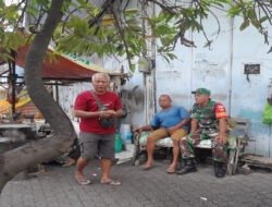 Sambil Patroli, Babinsa Joyotakan Sekaligus Komsos Dengan Warga Binaan