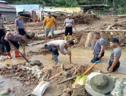 Gotong Royong Pascabanjir, Polri Pulihkan Drainase Tersumbat dan Gorong-gorong di Rusip Antara