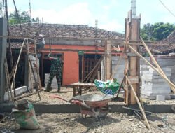 Sentuhan Babinsa Koramil 0803-14/Dagangan dalam Renovasi Rumah Warga