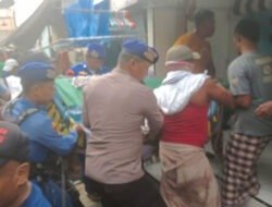 Nelayan Asal Lumpur Gresik Ditemukan Meninggal Dunia Mengapung, Satpolairud Polres Gresik Bantu Lakukan Evakuasi