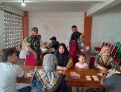 Babinsa Dampingi Warga Terima Bantuan Dana Desa
