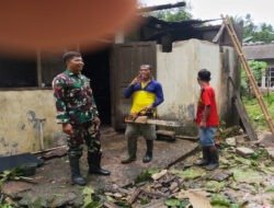 Sigap Atasi Bencana Pohon Tumbang, Babinsa Koramil 0801/01 Pacitan Himbau Warga Untuk Waspada