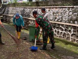 Taman Cerdas Nusukan Menjadi Sasaran Kerja Bakti Babinsa Bersama Warga Dan Tim Saberling