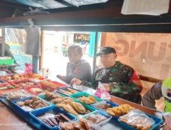Hangat dan Merakyat Angkringan Jadi Sasaran Babinsa Danukusuman Dalam Berinteraksi Sosial