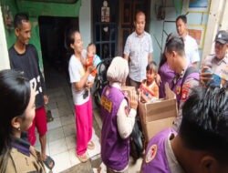 Tim Trauma Healing Polri Bersama Relawan UI Hadir Bersama Warga Pascabanjir di Cilincing