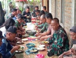 Pembangunan Jembatan Perintis Garuda di Ponorogo Saksi Kemanunggalan TNI-Rakyat di Saat Istirahat Siang