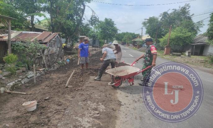 Babinsa Turun Tangan, Warga Sawahan Bangun Talut Demi Keselamatan Jalan