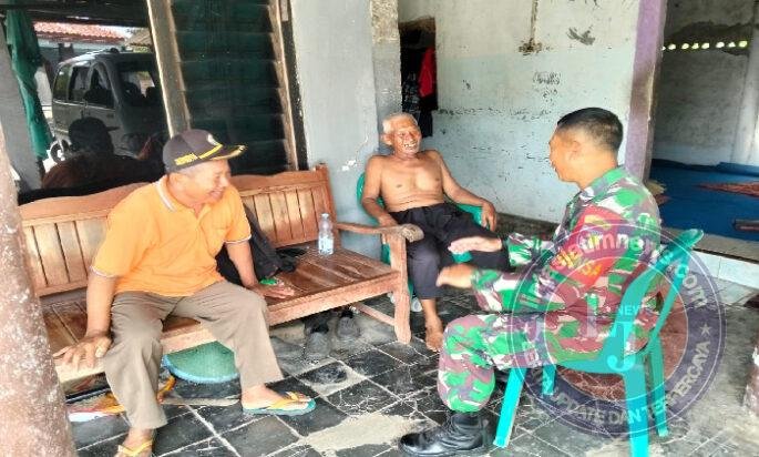 Komsos, Babinsa Kodim Ponorogo Ajak Para Lansia Aktif Ikut Kegiatan Posyandu