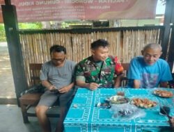 Komsos Dengan Warga, Babinsa Koramil 0801/01 Pacitan Rutin Pantau Wilayah Binaan
