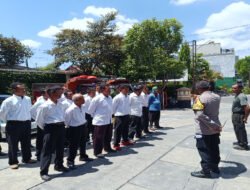 Tanamkan Kedisiplinan dan Semangat Belajar Negara, Babinsa Jagalan Latihkan PBB Kepada Tim Saberling Kelurahan