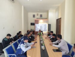 Tingkatkan Kamseltibcarlantas, Satlantas Polres Gresik Edukasi Driver Trans Jatim Lewat “Polantas Menyapa”