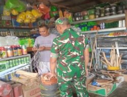 Babinsa Kemusu Turun Langsung ke Kios Pertanian, Pastikan Stok Pupuk Aman dan Tepat Sasaran