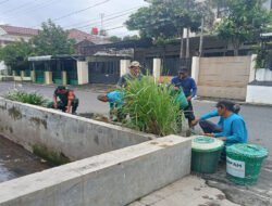 Terjawab…!! Ternyata Begini Cara Babinsa Purwosari Dalam Menjaga Kebersihan Dan Kerapian Lingkungan